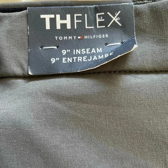 Tommy Hilfiger gray 9 inch flex shorts sz 44 - Picture 3 of 5